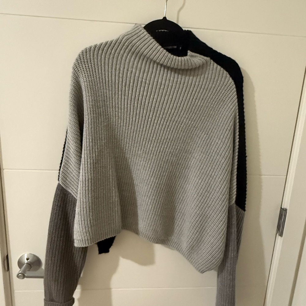 Pretty little thing: Tri color sweater